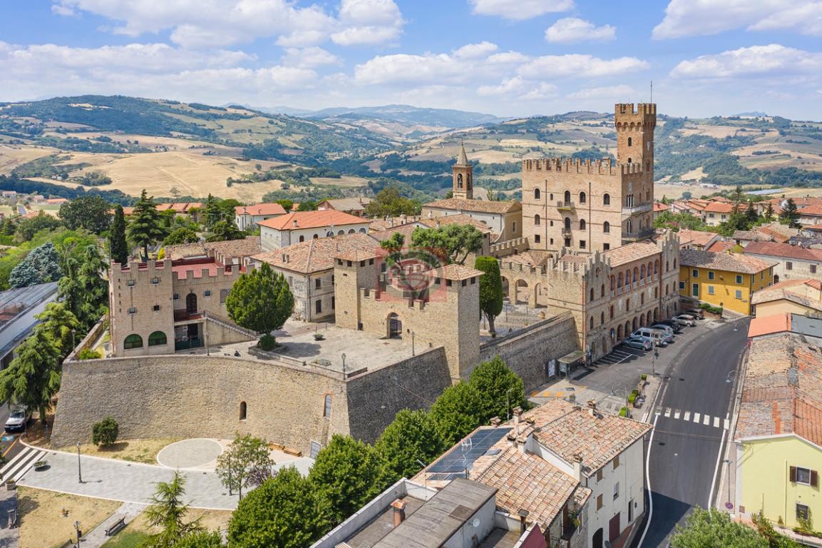 tra Rimini / Pesaro / Urbino / S.Marino - SPLENDIDO CASTELLO del 1290 in parte RISTRUTTURATO