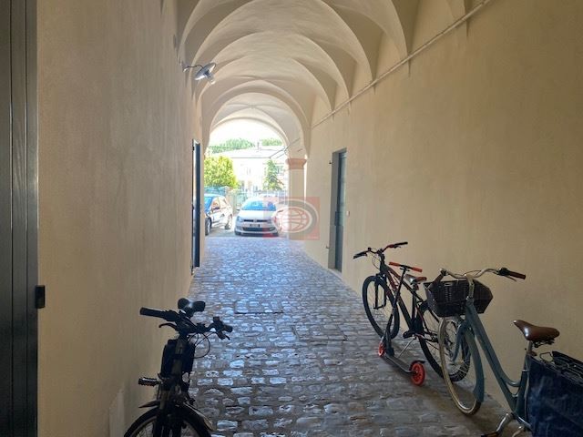 CESENA - CENTRO STORICO (TC1020): graziosissimo appartamento in buono stato con 2 camere, cucina abitabile,  bagno, cantina e posto auto con accesso da zona no ZTL.