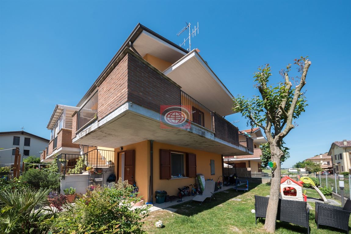 Castiglione di Ravenna villetta angolare