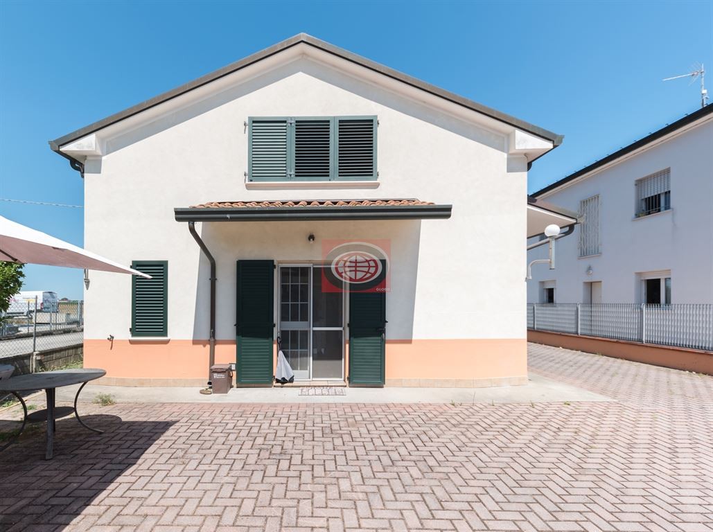 MONTALETTO di Cervia: casa singola u lotto di circa 550 mq. - TOTALE RISTRUTTURAZIONE del 2000: