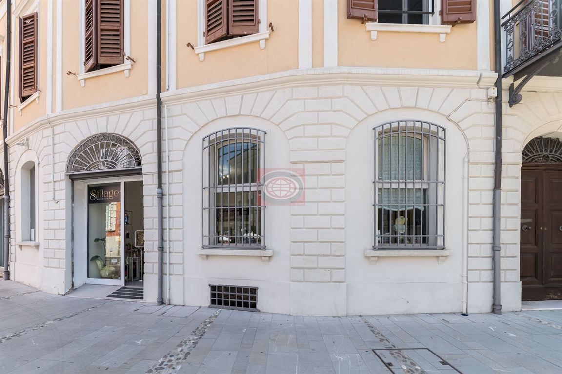 CESENA centro storico - NEGOZIO in buonissime condizioni - OTTIMO INVESTIMENTO E GIA' A REDDITO