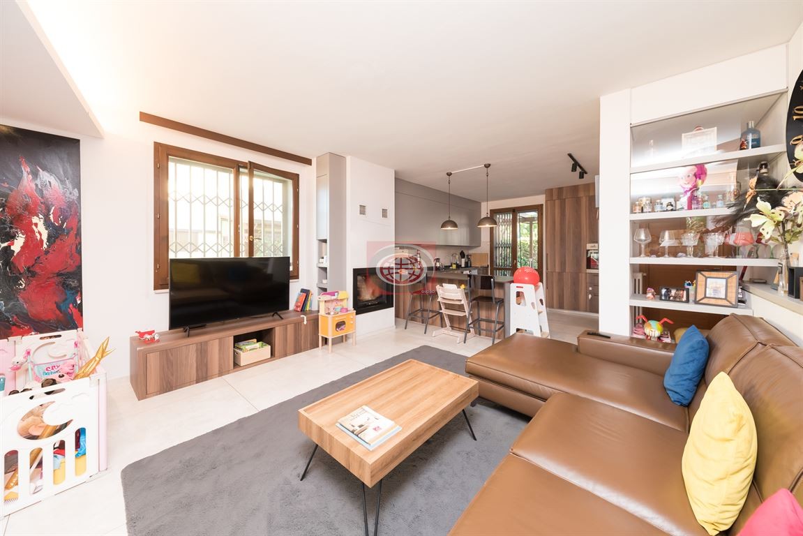 CASE FRINI porzione di Bifamiliare ristrutturata e arredata.