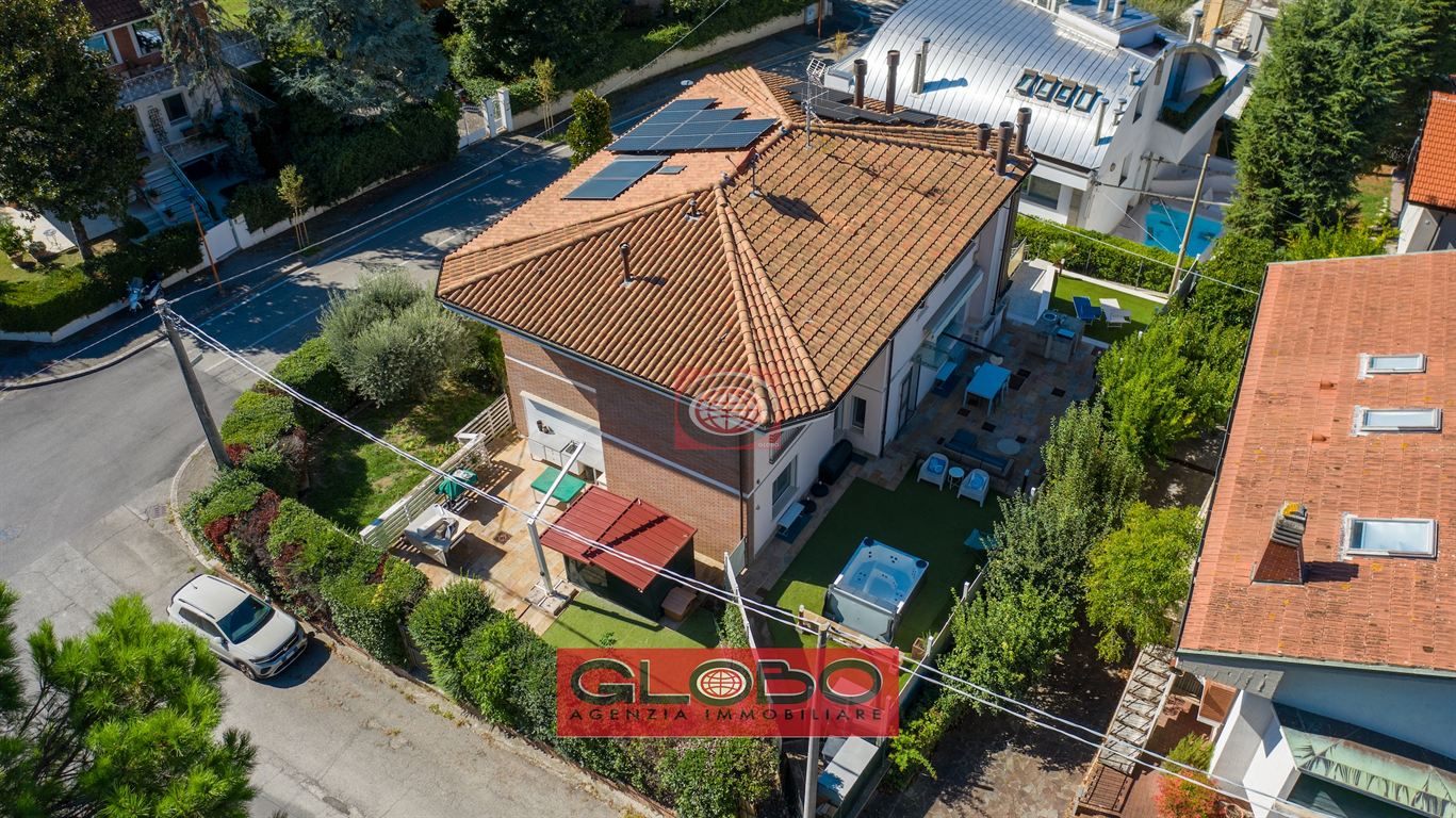CESENA zona MONTE: porzione di bifamiliare TOTALMENTE e FINEMENTE RISTRUTTURATA con GIARDINO PRIVATO