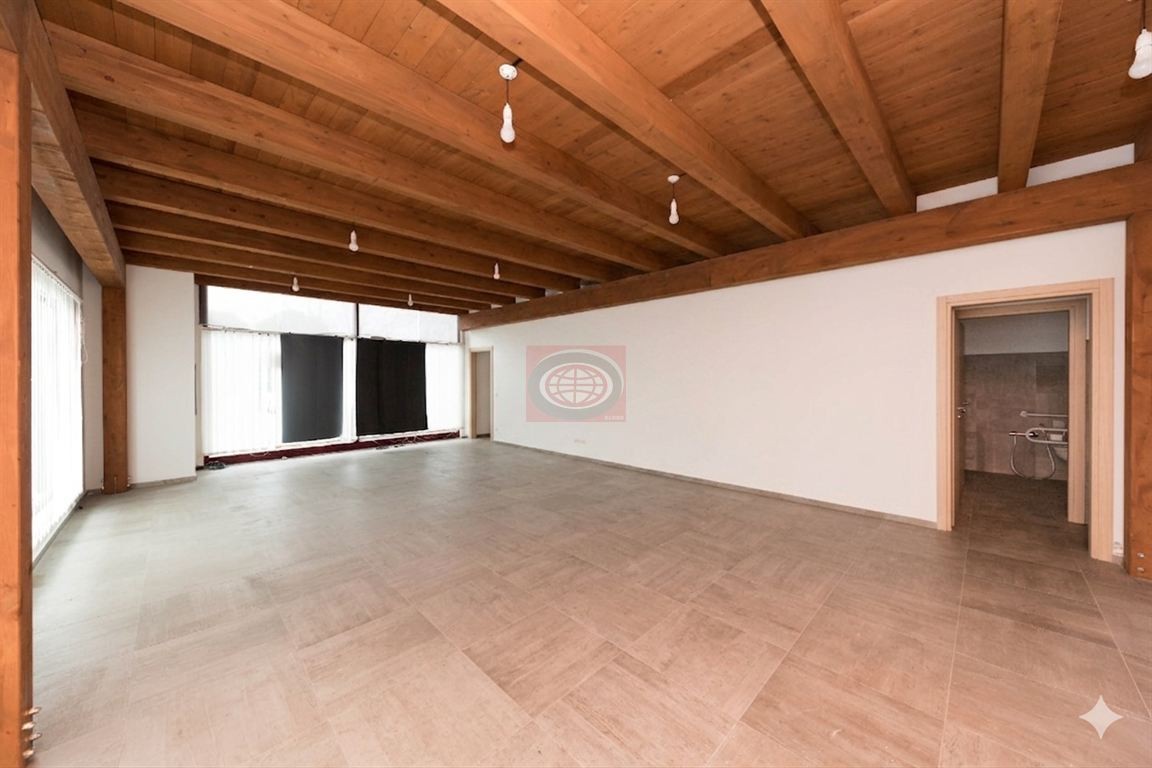 VILLA CHIAVICHE di CESENA (NC9):  Si propone in vendita 130 mq di  NEGOZIO in POSIZIONE DI FORTE PASSAGGIO