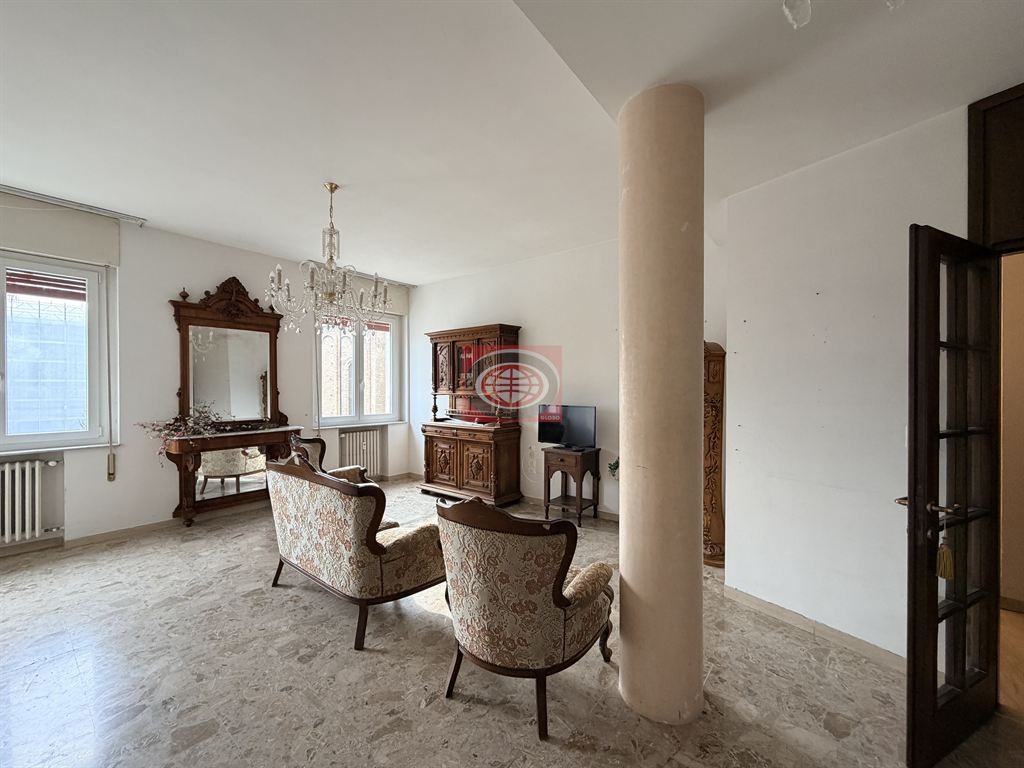 CESENA centro storico: affittasi APPARTAMENTO SIGNORILE con AMPI SPAZI ABITABILI e TERRAZZO