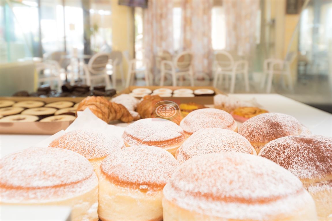 Cervia Lungomare(ATVM17)- attività di bar- gelateria e piccola ristorazione storica a conduzione familiare